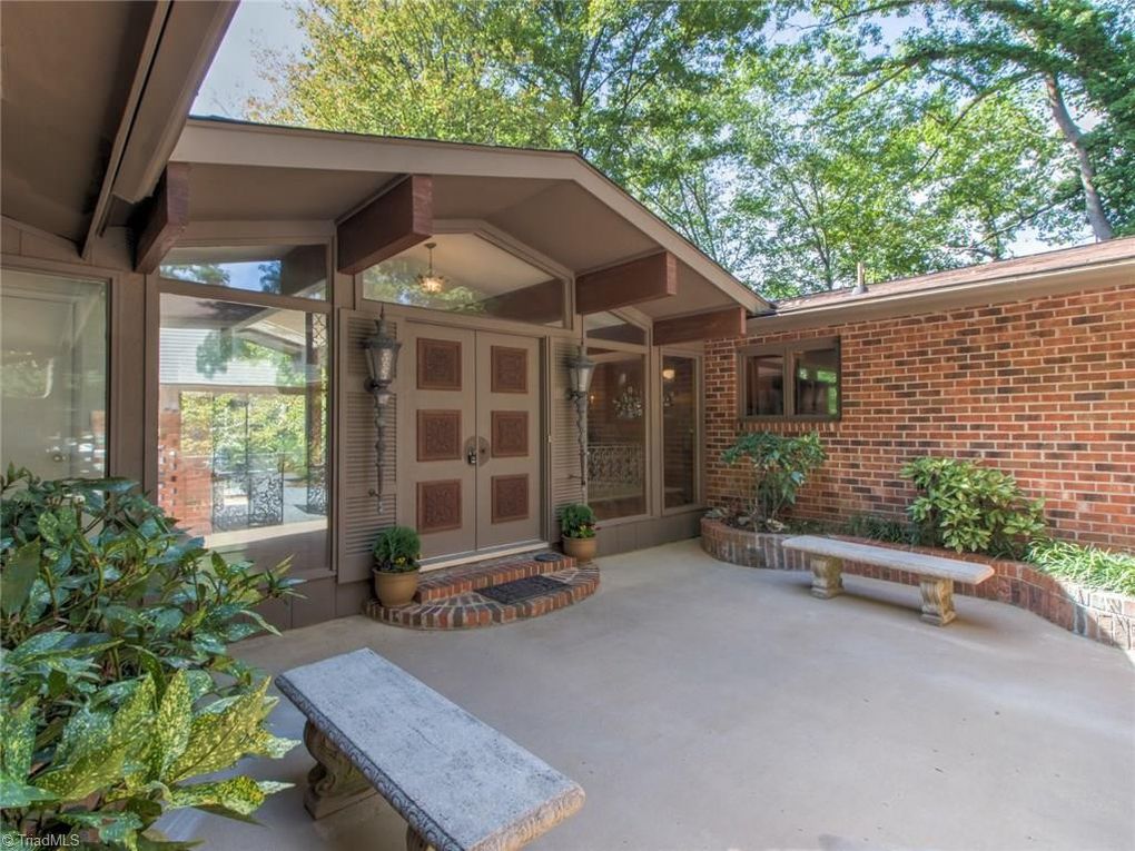 427 country club circle lexington.jpg