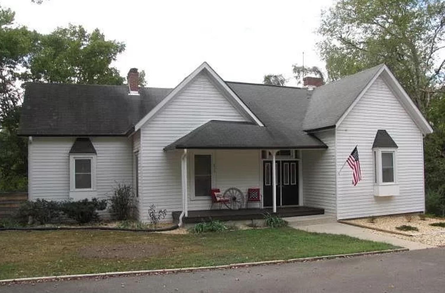 215 fairview street milton.png