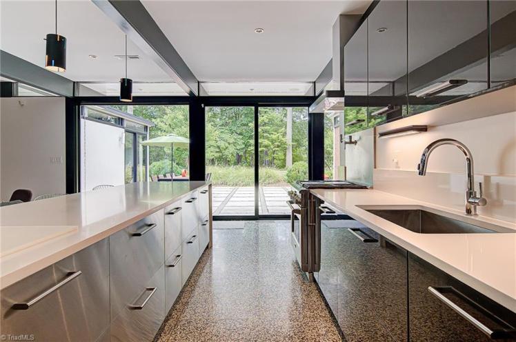 3905 henderson road kitchen 4.jpg