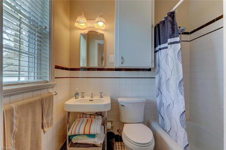 rivermont bath 3.jpg