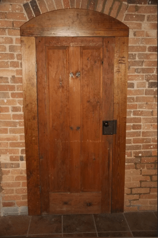 villa interior door.png