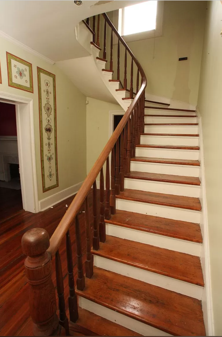 villa stairs.png