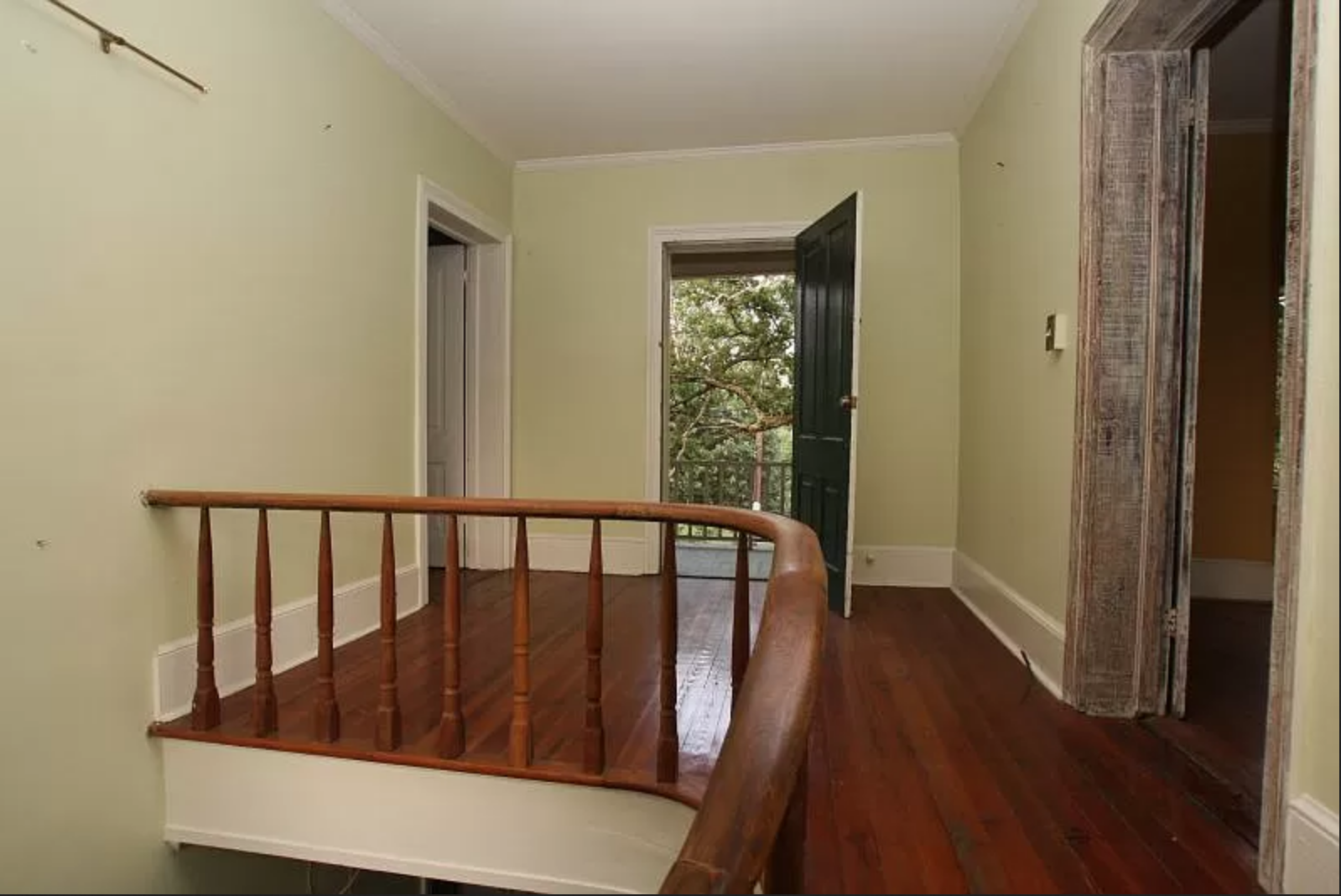 villa upper hallway.png