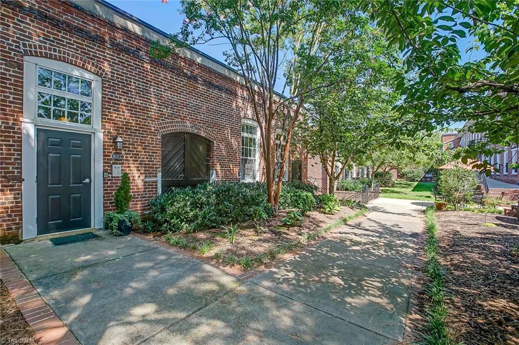 220 tar branch court winston