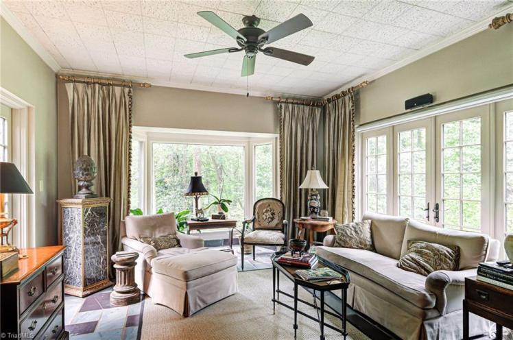 1077 e kent road LR.jpg