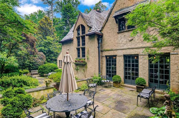 1077 e kent road winston terrace 2.jpg