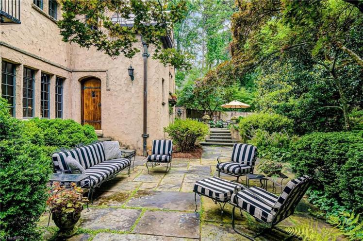 1077 e kent road winston terrace