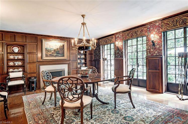 1077 e kent road wnston DR