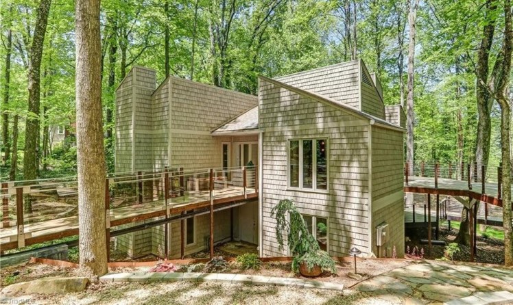 802 w. cornwallis drive.jpg