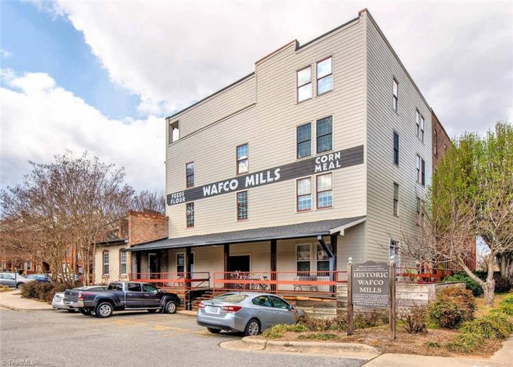 801 w mcgee street parking.jpg