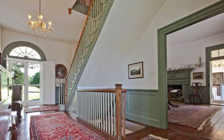 5869 u.s. 158 upstairs foyer.jpg