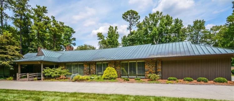 210 kemp road east.jpg